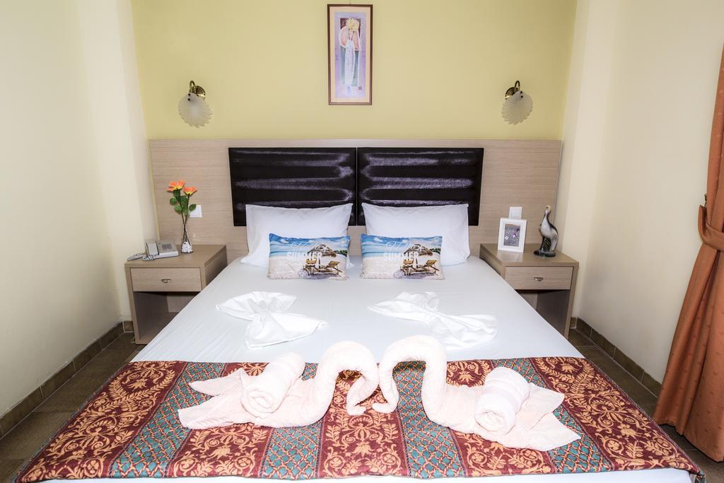 Dionisos Palms Apartments Paralia Dionysiou Esterno foto
