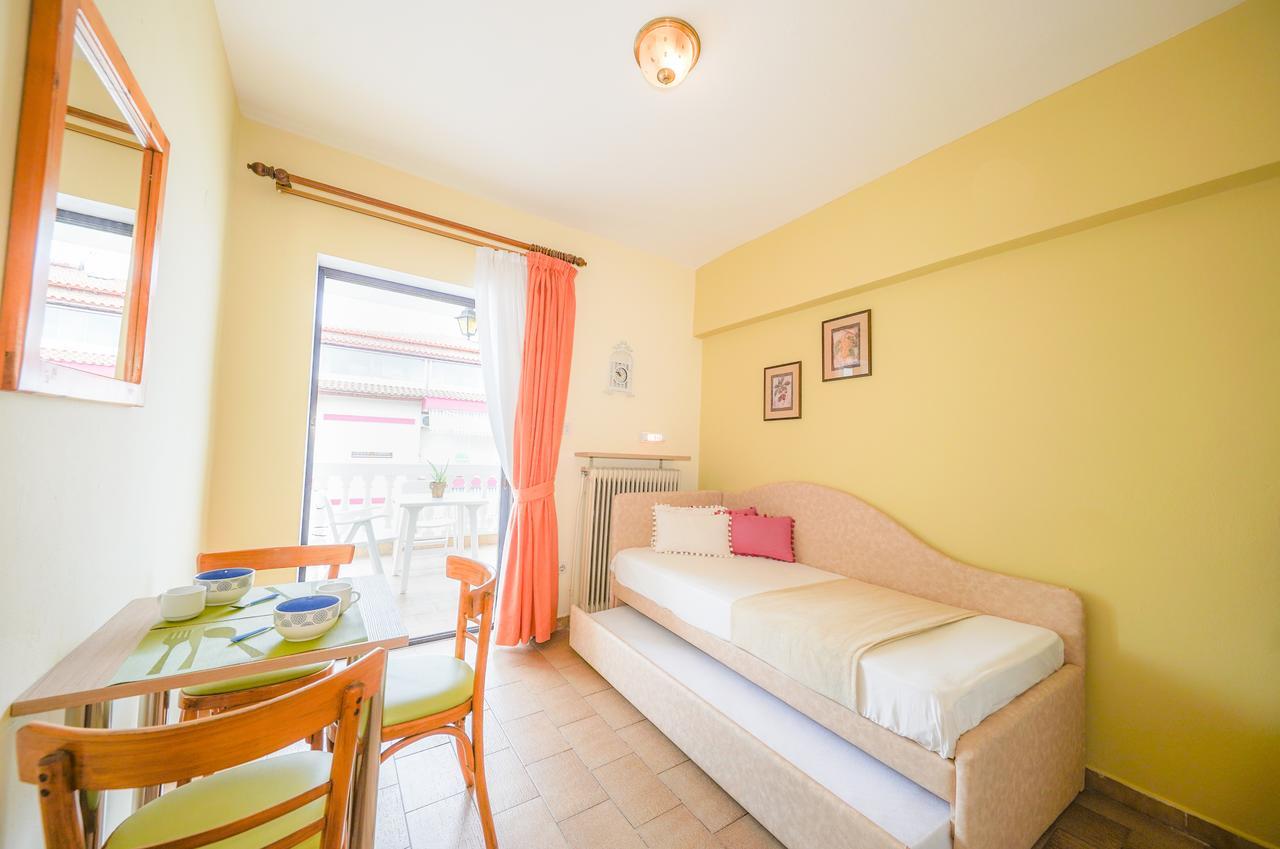 Dionisos Palms Apartments Paralia Dionysiou Esterno foto