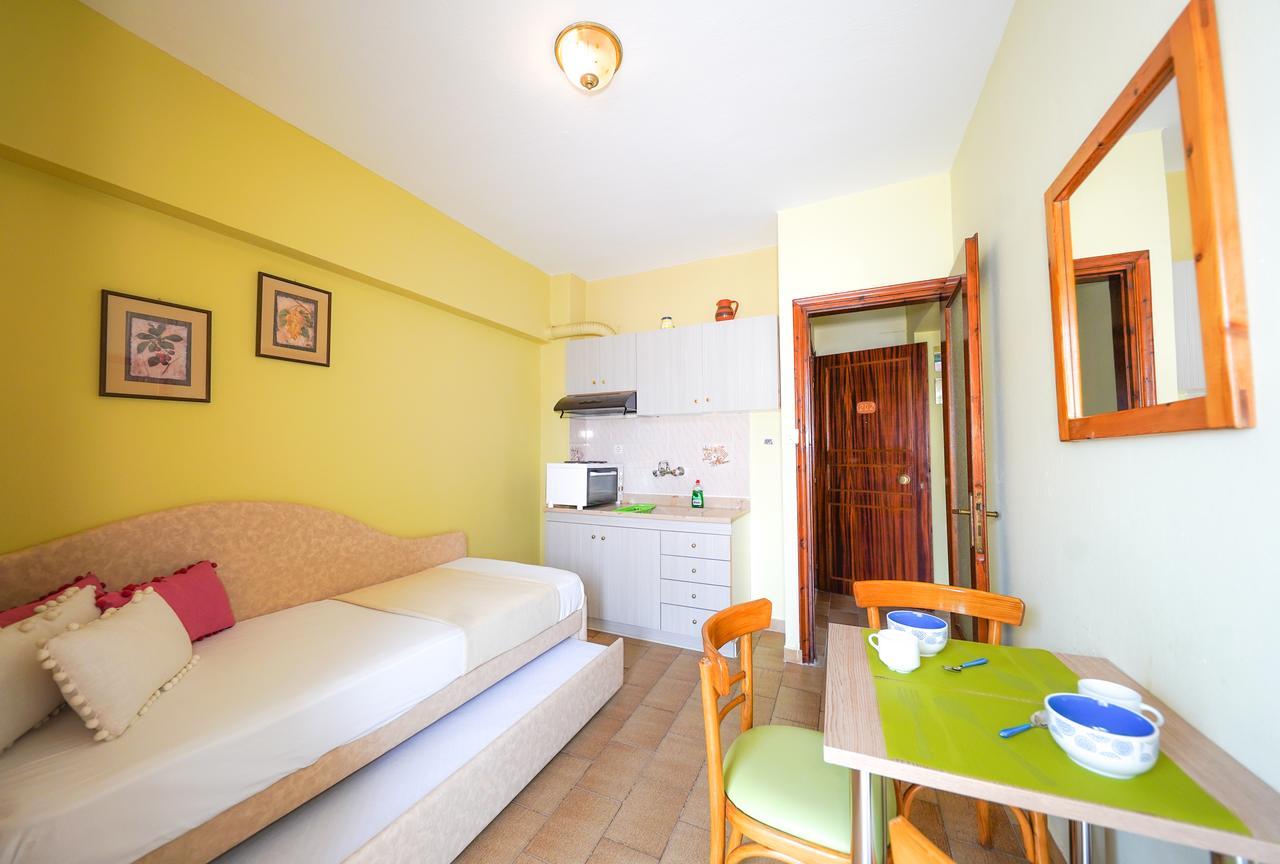 Dionisos Palms Apartments Paralia Dionysiou Esterno foto